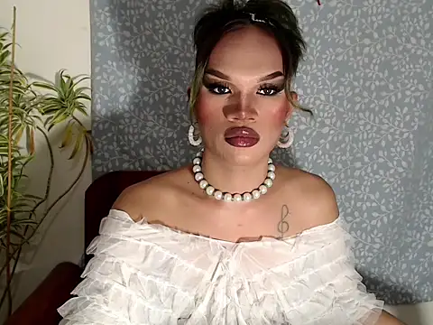 amandareddragon online show from December 2025 10:56:01 PM