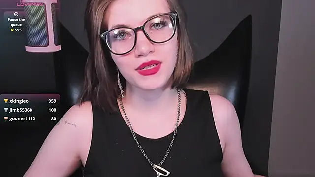 Snapshot of CathyAdams chatting on June 2026 02:33:01 PM CathyAdams online show from June 2026 02:33:01 PM