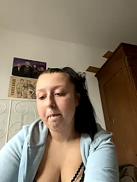 Snapshot of SweetieLina chatting on October 2025 08:04:02 AM SweetieLina online show from October 2025 08:04:02 AM
