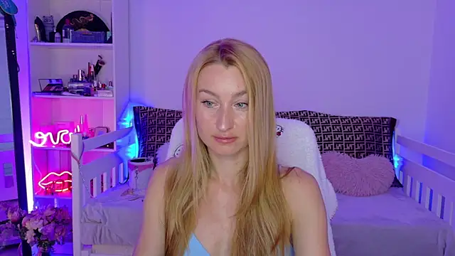 MysticRoxanne online show from December 2025 06:56:02 AM