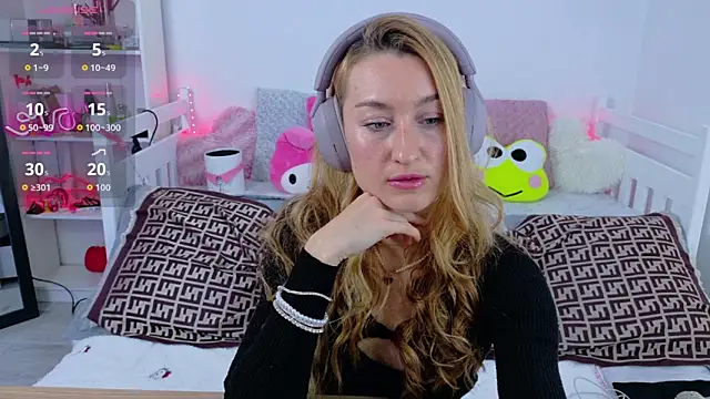 MysticRoxanne online show from November 2025 10:47:02 AM