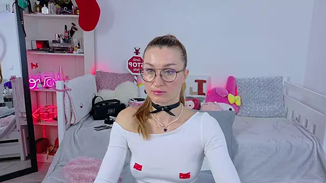 MysticRoxanne online show from December 2025 08:27:02 AM