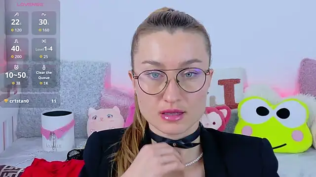 MysticRoxanne online show from November 2025 08:31:02 PM