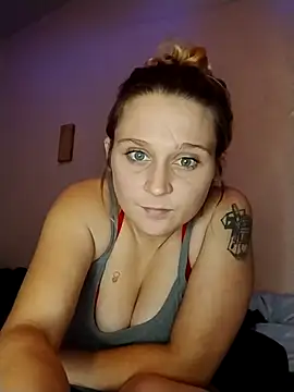 Queen2454 online show from November 2025 08:18:02 AM