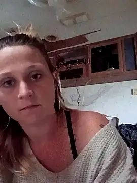 Queen2454 online show from April 2026 12:51:02 AM