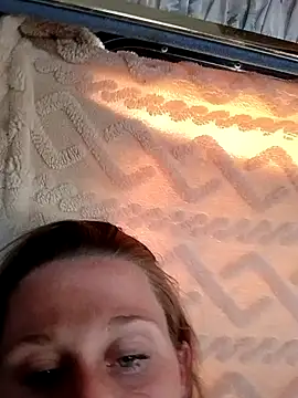 Queen2454 online show from April 2026 01:39:02 AM