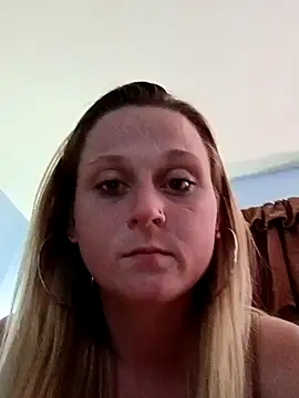 Snapshot of Queen2454 chatting on April 2026 10:17:02 AM Queen2454 online show from April 2026 10:17:02 AM