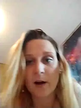 Queen2454 online show from November 2025 02:56:02 AM