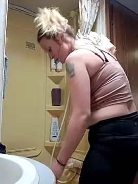 Queen2454 online show from April 2026 06:21:02 PM