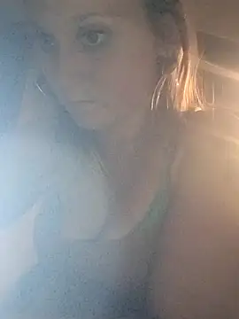 Queen2454 online show from April 2026 09:13:02 AM