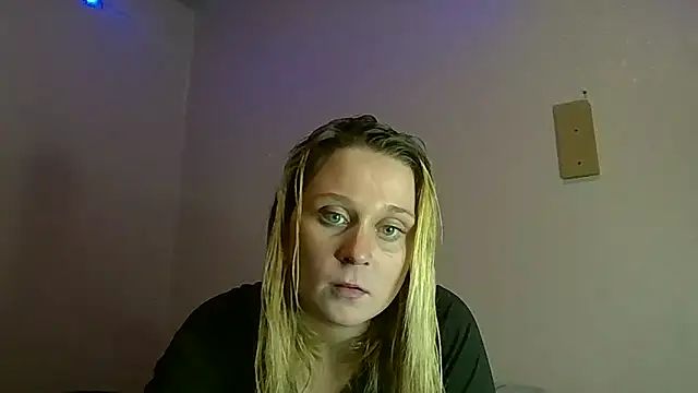 Snapshot of Queen2454 chatting on October 2025 11:49:01 PM Queen2454 online show from October 2025 11:49:01 PM