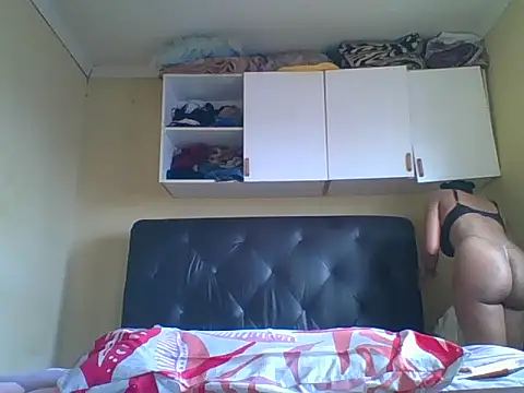 Snapshot of carrie_tee chatting on November 2025 08:51:02 AM carrie tee online show from November 2025 08:51:02 AM