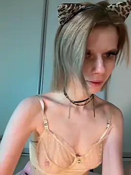 bunnyirisluv online show from March 2026 10:48:02 PM