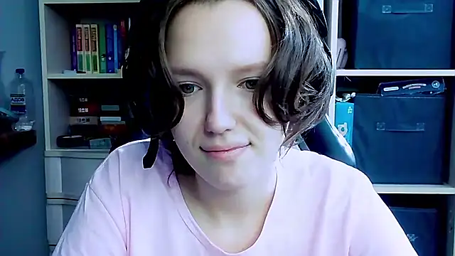 Snapshot of Diana-back chatting on October 2025 06:59:02 AM Diana-back online show from October 2025 06:59:02 AM