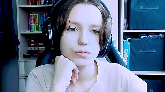 Snapshot of Diana-back chatting on October 2025 06:26:02 AM Diana-back online show from October 2025 06:26:02 AM