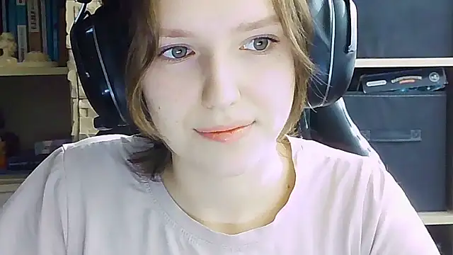 Snapshot of Diana-back chatting on September 2025 06:08:01 AM Diana-back online show from September 2025 06:08:01 AM