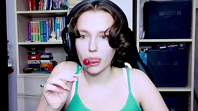 Snapshot of Diana-back chatting on October 2025 04:08:01 PM Diana-back online show from October 2025 04:08:01 PM