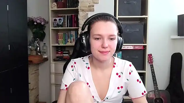 Snapshot of Diana-back chatting on October 2025 07:17:02 AM Diana-back online show from October 2025 07:17:02 AM