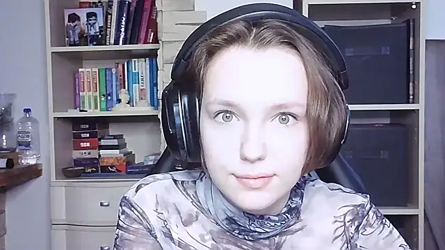 Snapshot of Diana-back chatting on October 2025 06:14:01 AM Diana-back online show from October 2025 06:14:01 AM