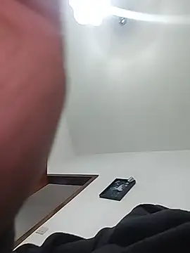 thonyx93 online show from November 2025 01:43:01 PM