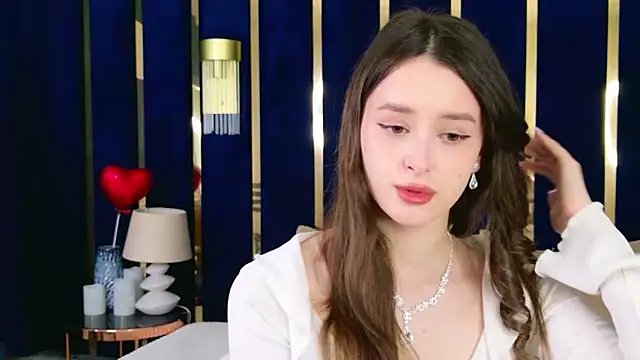 EvaSwen online show from April 2026 03:51:02 PM