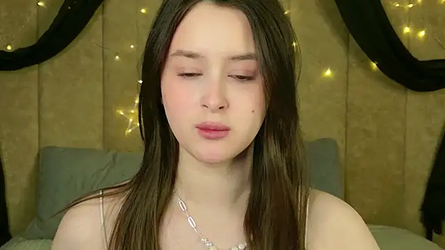 EvaSwen online show from April 2026 06:09:02 AM