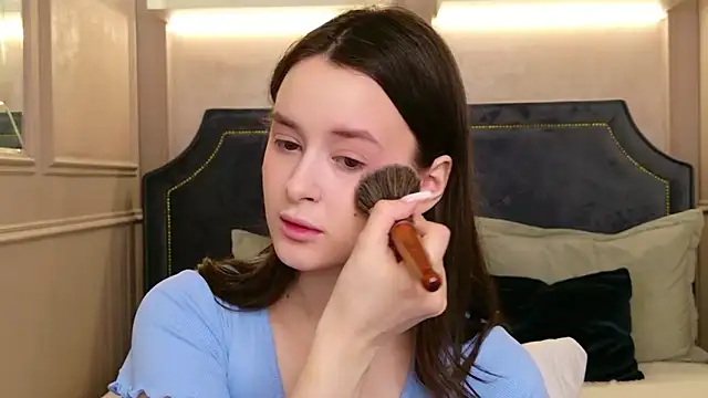 EvaSwen online show from April 2026 04:10:02 PM