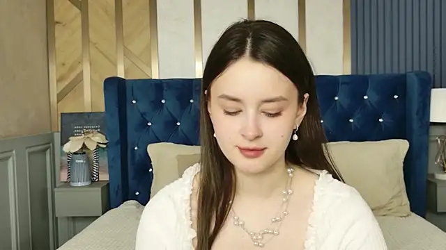 EvaSwen online show from April 2026 06:45:02 PM