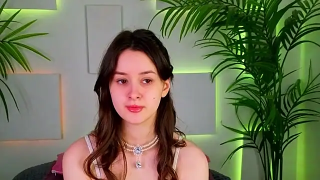 EvaSwen online show from December 2025 09:06:02 PM