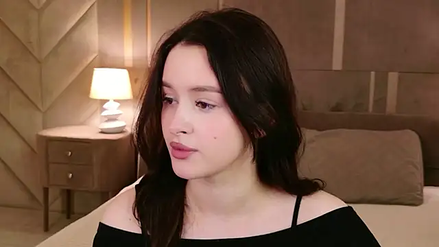 Snapshot of EvaSwen chatting on June 2026 10:59:01 AM EvaSwen online show from June 2026 10:59:01 AM