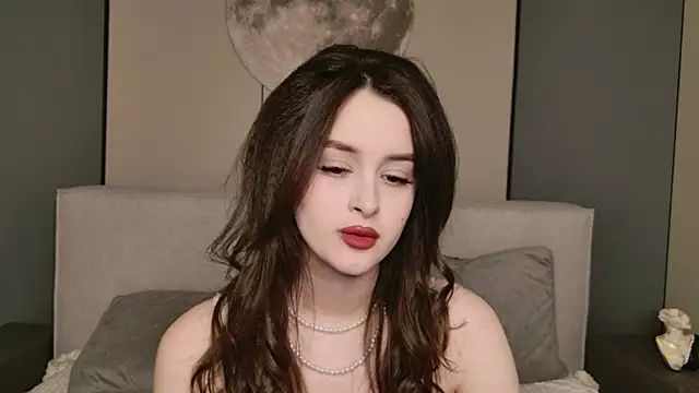 EvaSwen online show from March 2026 08:49:02 PM