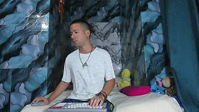 celesteyorucso1 online show from October 2025 11:29:02 PM