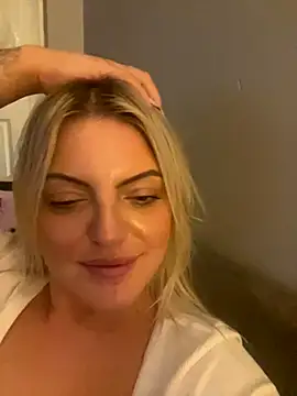 Snapshot of Diamondxoxx chatting on October 2025 09:48:02 PM Diamondxoxx online show from October 2025 09:48:02 PM