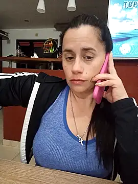 Amarteverdaderamente online show from November 2025 11:53:01 PM