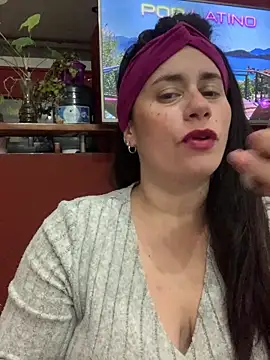 Amarteverdaderamente online show from October 2025 02:12:02 AM