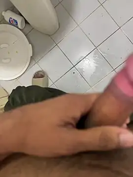 Snapshot of alwynu chatting on February 2026 12:32:02 AM alwynu online show from February 2026 12:32:02 AM