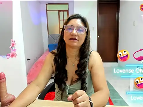 Snapshot of scarlett_mystic chatting on October 2025 01:32:01 PM scarlett mystic online show from October 2025 01:32:01 PM