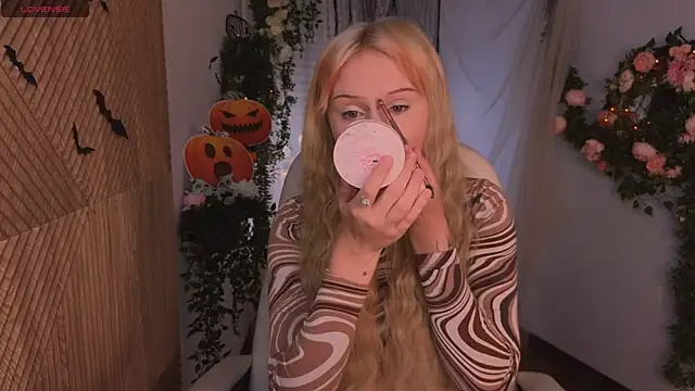 kitten murray  online show from October 2025 05:28:02 AM