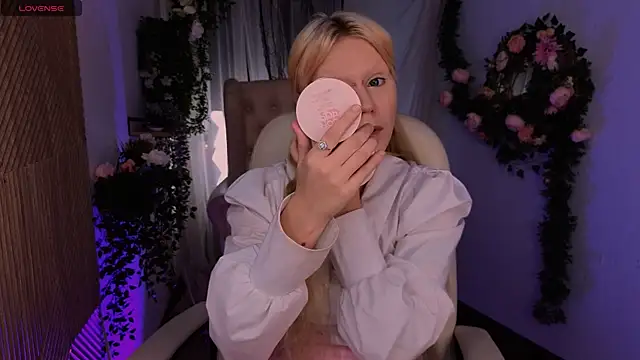 kitten murray  online show from November 2025 01:04:02 PM