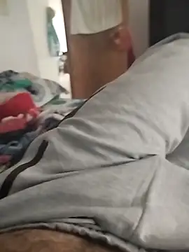 Snapshot of Valen_Squirt04 chatting on October 2025 07:15:01 PM Valen Squirt04 online show from October 2025 07:15:01 PM