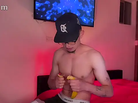 strongManLatino online show from October 2025 12:11:01 AM