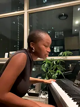 tia   fox online show from October 2025 07:16:02 AM