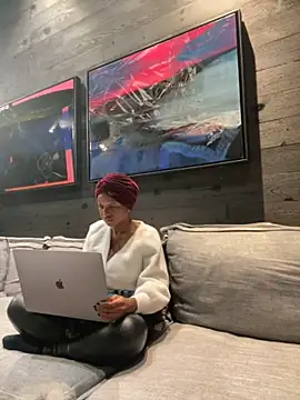 tia   fox online show from November 2025 10:08:01 AM