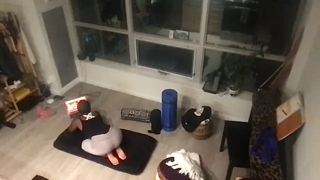 Snapshot of tia___fox chatting on October 2025 03:51:02 AM tia   fox online show from October 2025 03:51:02 AM