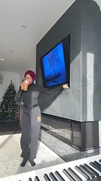 tia   fox online show from December 2025 05:36:01 PM