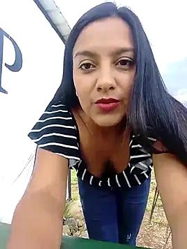 Snapshot of Sexy_Nayra_outdoors chatting on October 2025 09:01:01 PM Sexy Nayra outdoors online show from October 2025 09:01:01 PM