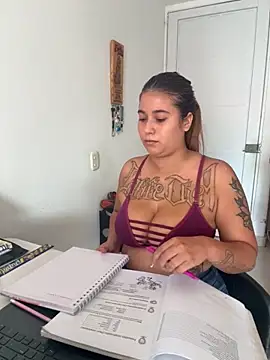 Snapshot of violeticafox chatting on October 2025 02:40:01 PM violeticafox online show from October 2025 02:40:01 PM