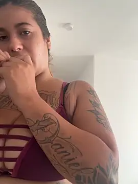 Snapshot of violeticafox chatting on October 2025 04:11:02 PM violeticafox online show from October 2025 04:11:02 PM