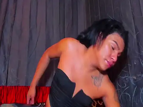 Snapshot of RobertaxGutierrez chatting on December 2025 10:48:02 PM RobertaxGutierrez online show from December 2025 10:48:02 PM