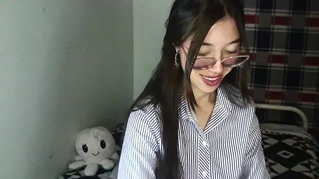 Mikha Ela online show from October 2025 04:35:01 AM